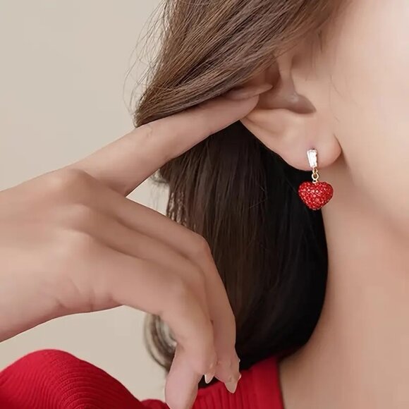 Red Crystal Heart Drop‎ Earrings - Picture 2 of 3